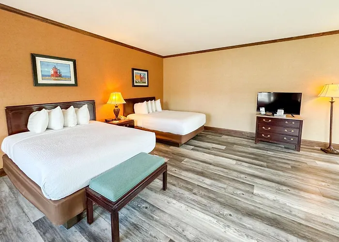 Days Inn By Wyndham Mackinaw City - Lakeview