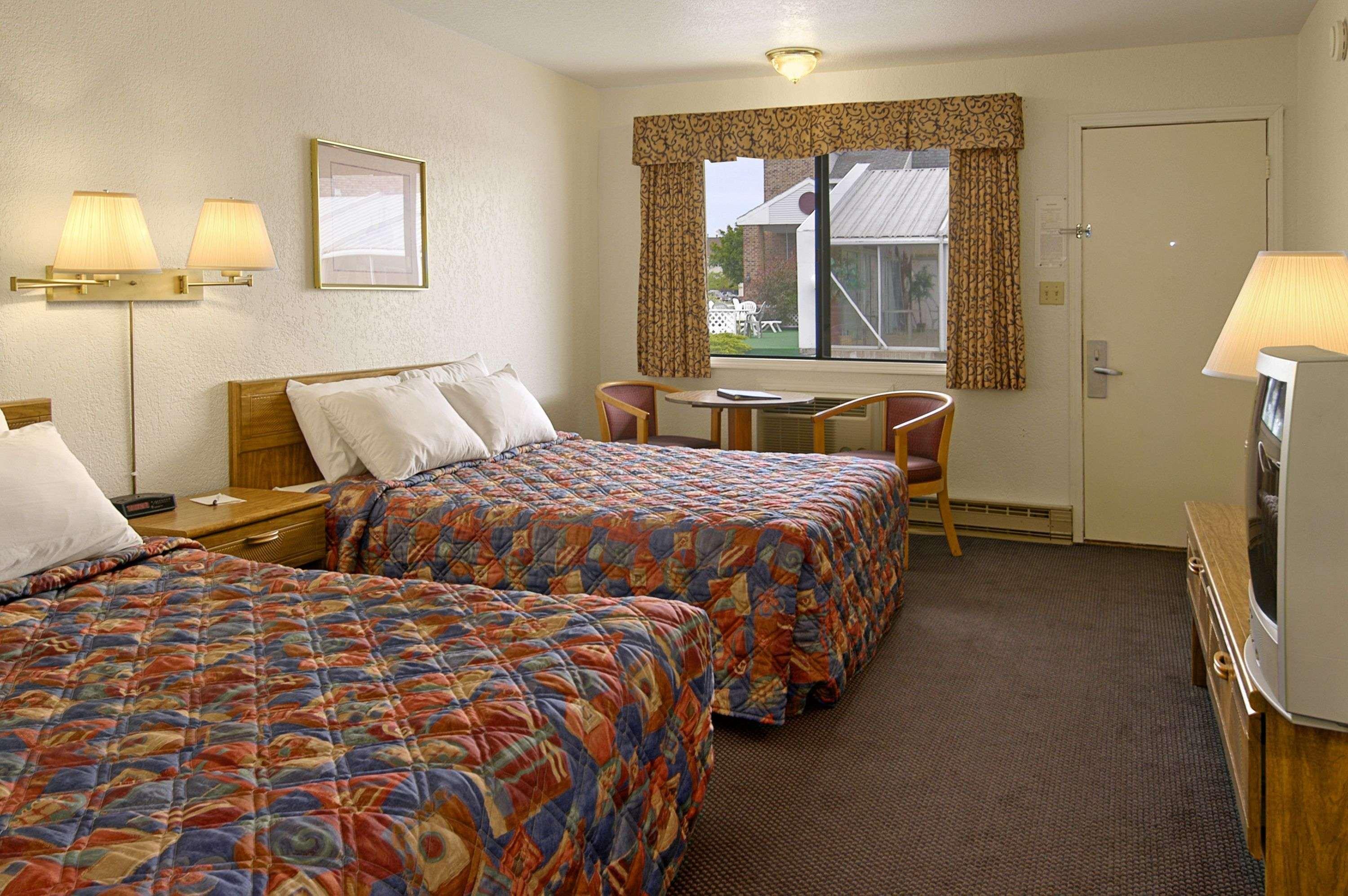 Days By Wyndham Mackinaw - Lakeview Motel