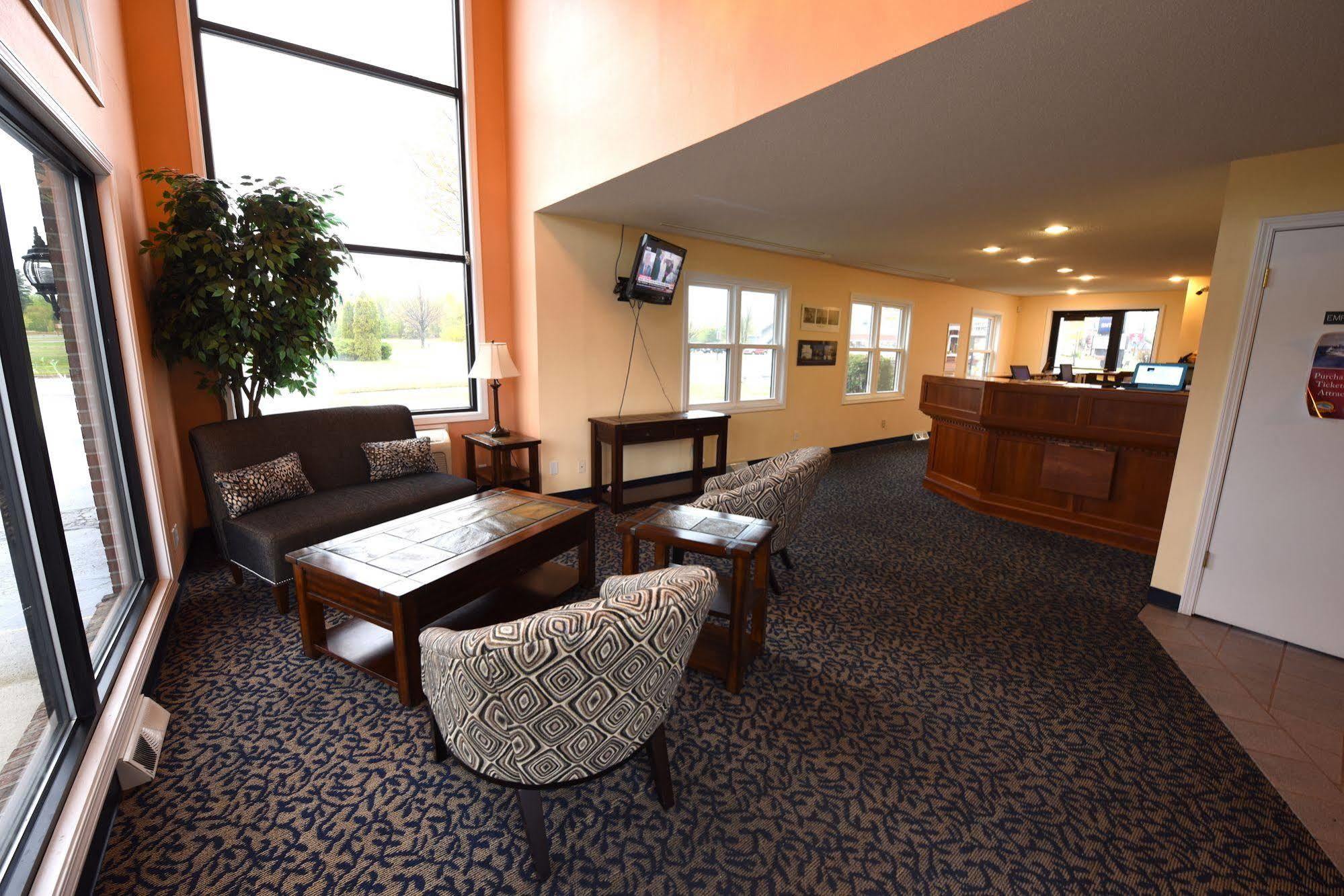 Days By Wyndham Mackinaw - Lakeview Motel 2*